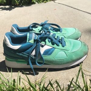 Saucony Shadow sneakers size 8.5